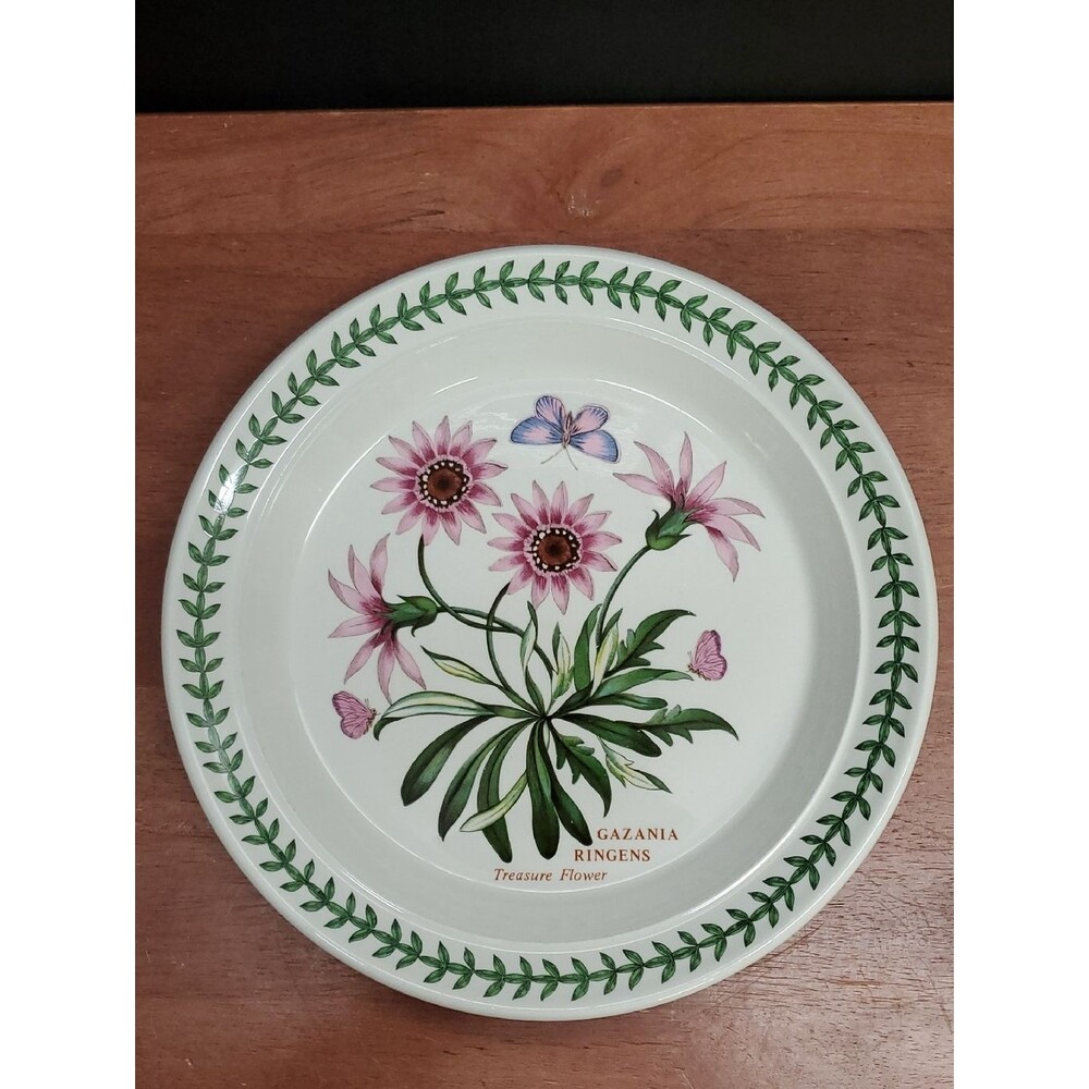 The Botanic Garden Treasure Flower 8.5" Salad Plate
